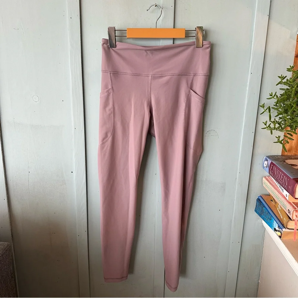 Old Navy Set PowerSoft Long-Sleeve Crop Support Top & High Waisted 7/8 Leggings - Picture 7 of 14